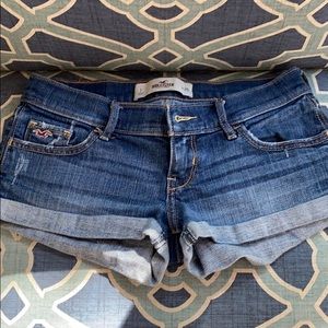 Hollister low rise short shorts - Size 25